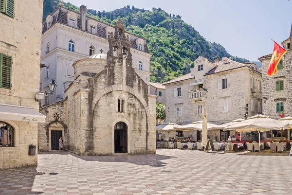 Iglesia de San Lukas en el casco antiguo de Kotor, Montenegro . —  Fotos de Stock