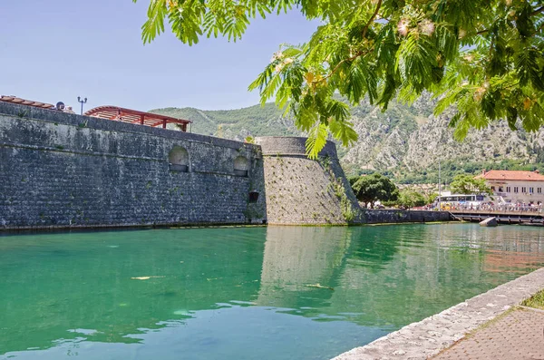 Weneckie fortyfikacji starego miasta w Kotorze — Zdjęcie stockowe