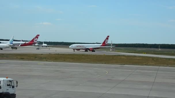 Letadlo společnosti Airberlin přistání — Stock video