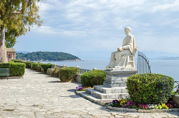 Estátua de Guilford no Boschetto Park em Corfu Town — Fotografia de Stock