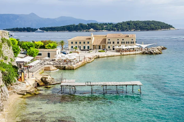 Pantai Faliraki atau Pemandian Alecos di Kota Corfu — Stok Foto