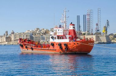 Petrol ürünleri Tanker Sacro Cuor 1 Valet liman demirli