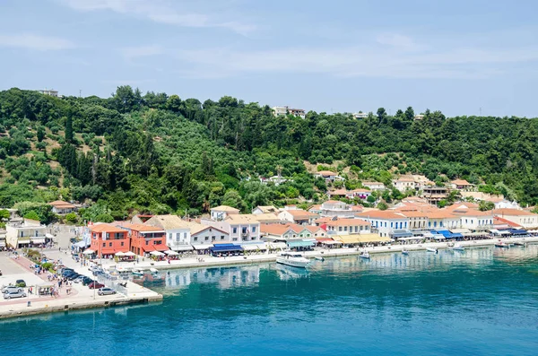 Vattnet och strandpromenaden i Katakolo i Grekland — Stockfoto