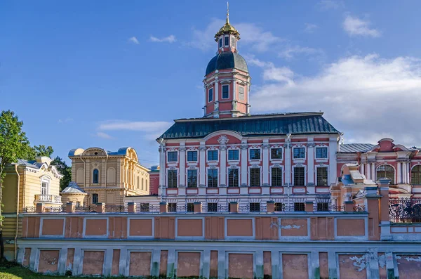Александро-Невская Лавра с Благовещенским храмом — стоковое фото