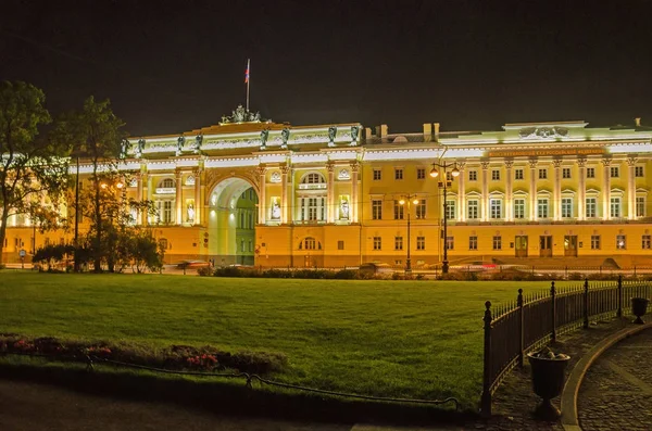 Saint Petersburg geceleri Senato ofis binası