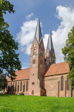 Tuğla Gotik Manastırı Holy Trinity Kilisesi - Neuruppin dönüm noktası