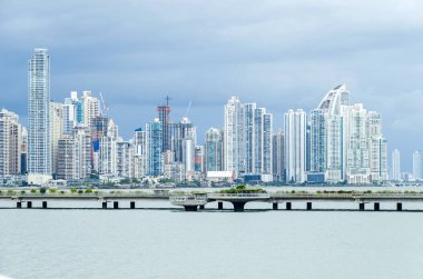  Panama City inşaat patlaması. Panama City Skyline bulutlu bir günde