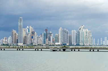  Panama City inşaat patlaması. Panama City Skyline bulutlu bir günde