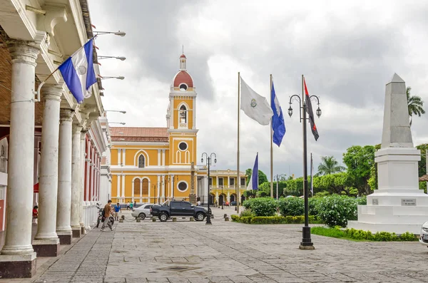 纪念碑广场与格拉纳达大教堂在 Nicaragu 图库图片