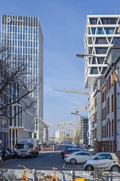 Центр города с новым современным зданием Хайдештрассе в Берлине — стоковое фото