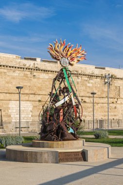 İtalya Civitavecchia 'daki Carabinieri La Flama Anıtı