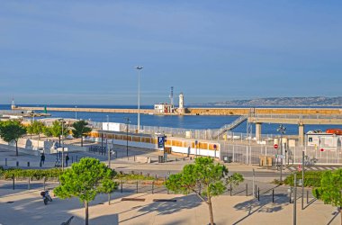 Marsilya, Fransa 'da Saint-Jean' de deniz feneri Saint Marie ile Esplanade