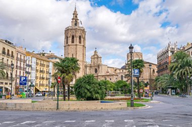 Plaza de la Reina ve Valensiya Katedrali ve çan kulesi Micalet