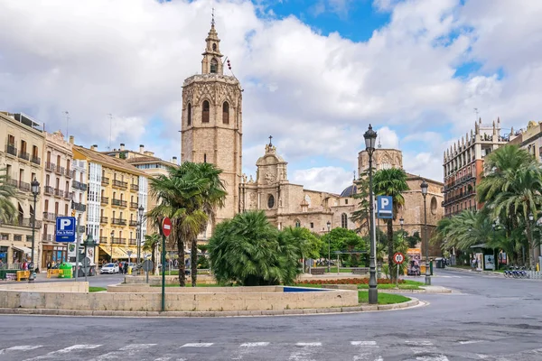 Plaza de la Reina ve Valensiya Katedrali ve çan kulesi Micalet