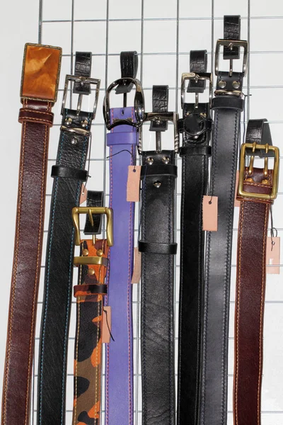 Cinturones Cuero Para Hombre Hechos Mano Diferentes Colores —  Fotos de Stock