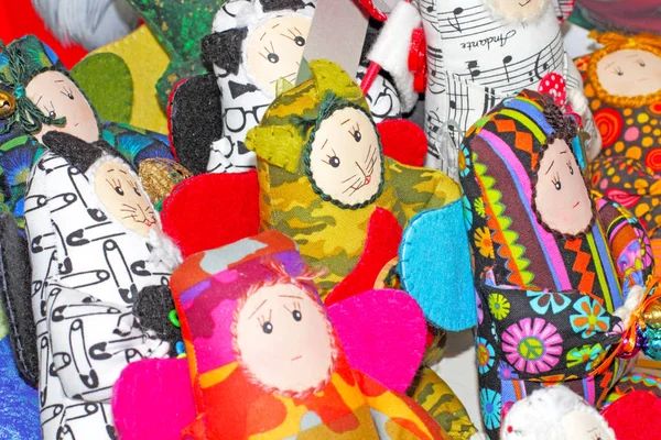 Miękkie Zabawki Kolorowych Tkanin Ręcznie Zbliżenie Jasne Soczyste Kolory — Zdjęcie stockowe