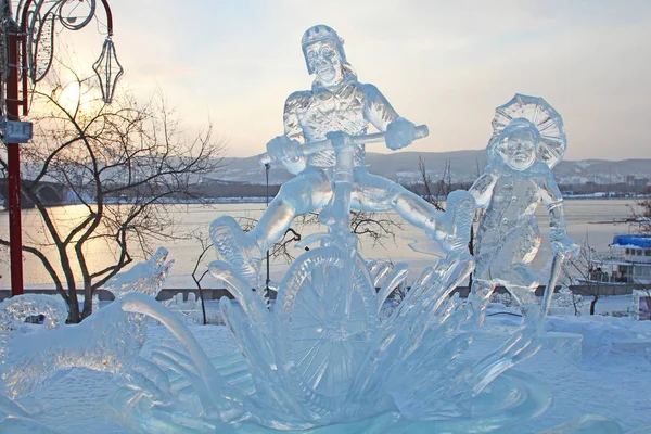 Krasnojarsk Russland 2014 Illustrierende Redaktionelle Eisskulptur Der Morgensonne Winterspaß Kunstwerk — Stockfoto
