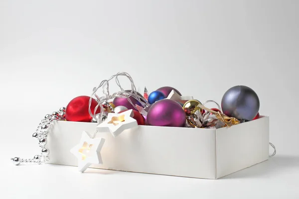 Caja Con Juguetes Navidad Año Nuevo Sobre Fondo Blanco Lugar — Foto de Stock