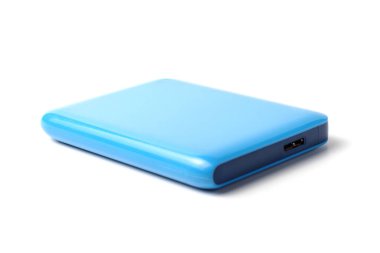Beyaz arkaplanda büyük kapasiteli dış Ssd veya Hdd sürücüsü.