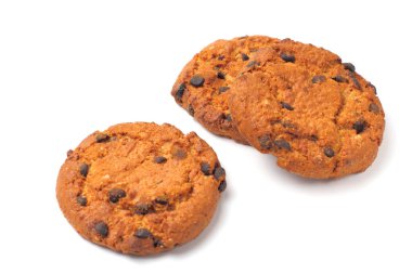 Çikolata parçalı ev yapımı yulaf ezmeli kurabiyeler, yakın plan, beyaz arka plan, izole.