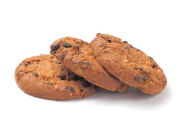 Çikolata parçalı ev yapımı yulaf ezmeli kurabiyeler, yakın plan, beyaz arka plan, izole.