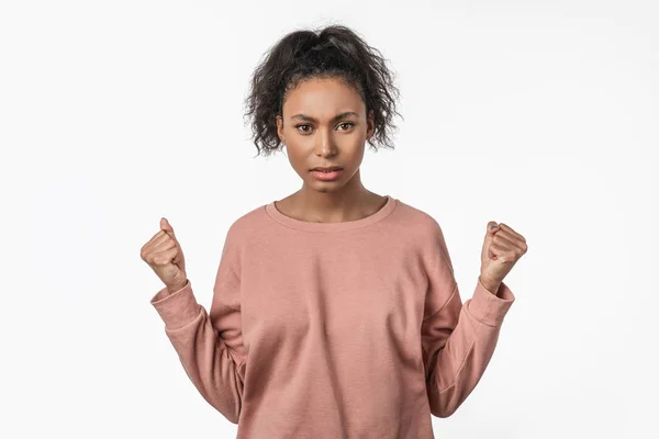 Enojada africana americana mujer sobre aislado fondo —  Fotos de Stock