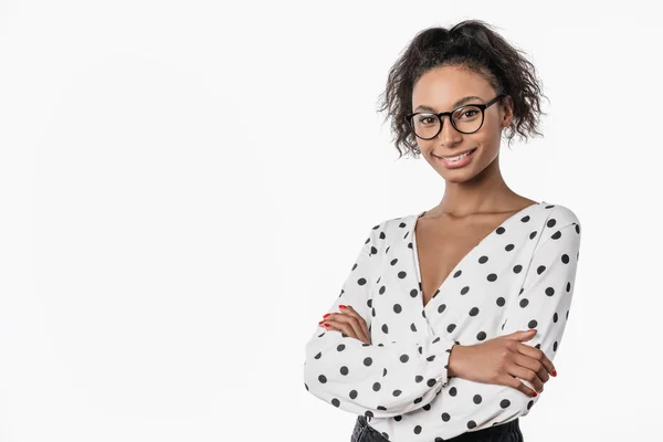 Retrato de hermosa chica afroamericana con gafas —  Fotos de Stock
