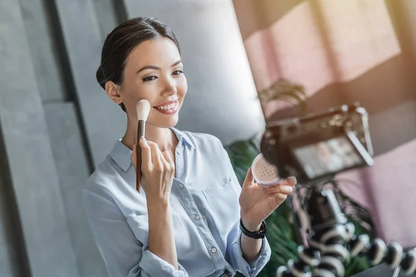 Sociala Medier Påverkare Inspelning Video Tutorial Kameran Hur Man Ansöker — Stockfoto