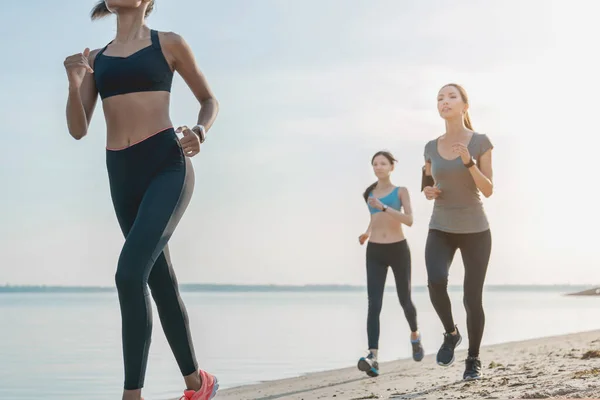 Sportler Trainieren Freien Und Leben Ein Gesundes Aktives Leben — Stockfoto