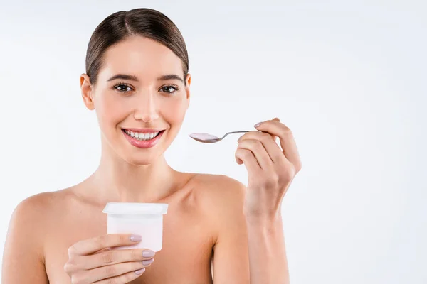 Linda Hembra Comiendo Yogur Aislado Sobre Fondo Blanco — Foto de Stock