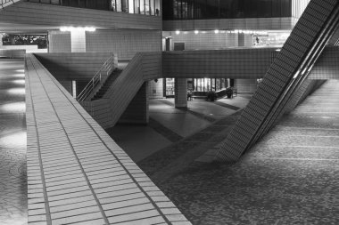 Geceleri modern mimarinin avlusu 