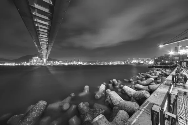 Puente Cutterstone y puerto de carga en la ciudad de Hong Kong —  Fotos de Stock