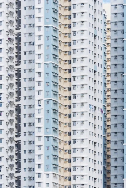 Внешний вид высотного жилого здания в Гонконге — стоковое фото