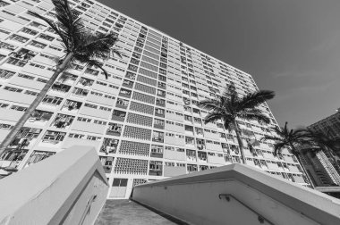 Hong Kong 'da kamu malikanesinde yüksek binalar var.