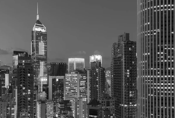 Skyline van het centrum van Hong Kong stad 's nachts — Stockfoto