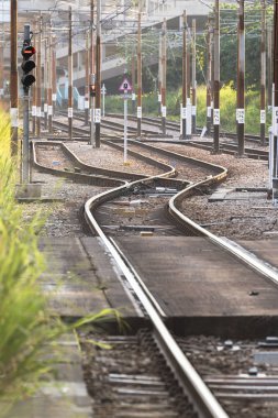 Boş demiryolu hattını kapatın.