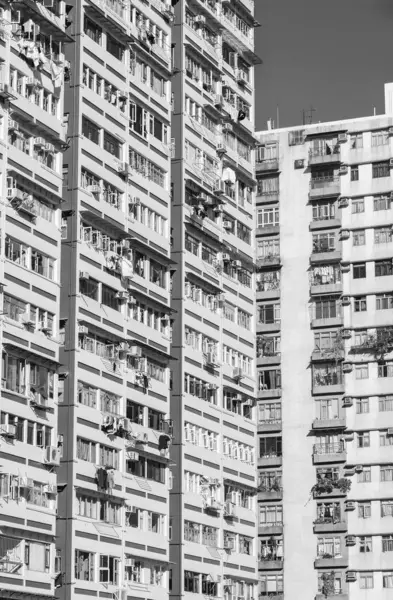 Esterno di grattacielo residenziale nella città di Hong Kong — Foto Stock
