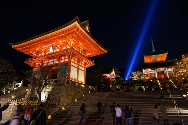 Ναός κιγιοίζου με ψηλό πύργο παγόδα στο Κιότο Ιαπωνία. — Φωτογραφία Αρχείου