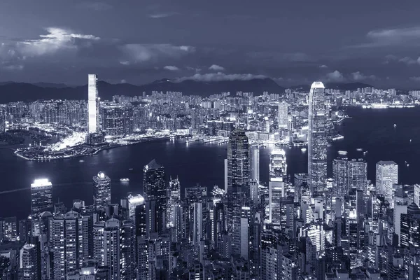 Victoria Harbor of Hong Kong city at dusk — Stock Photo, Image