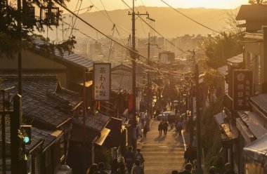 Kiyomizu Tapınağı çevresindeki tarihi cadde, Kyoto, Japonya
