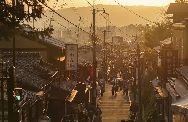 Historiska gatan runt Kiyomizu Temple, Kyoto, Japan — Stockfoto