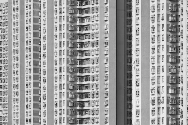 Buitenkant van hoogbouw woongebouw in Hong Kong stad — Stockfoto