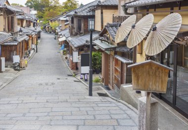 Japonya 'nın Kyoto şehrinde tarihi Sannen Zaka Caddesi