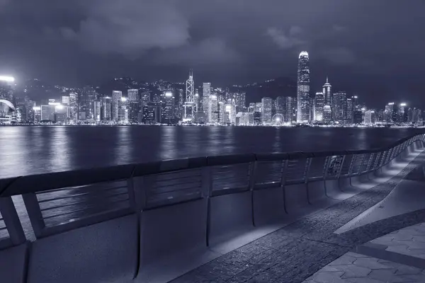 Puerto Victoria de la ciudad de Hong Kong por la noche — Foto de Stock