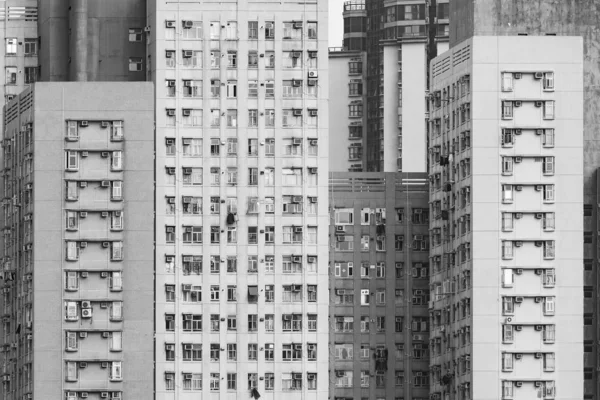 Exterior del edificio residencial de gran altura en la ciudad de Hong Kong — Foto de Stock