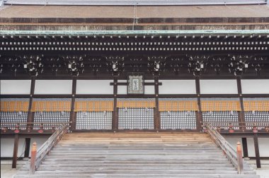 Shishinden (devlet Hall Ceremonics) Kyoto İmparatorluk Sarayı (Kyoto Gosho). Burası ne zaman onlar Tokyo'ya taşındı 1868 kadar 1331 üzerinden İmparatorluk ailesinin yaşadığı yer.