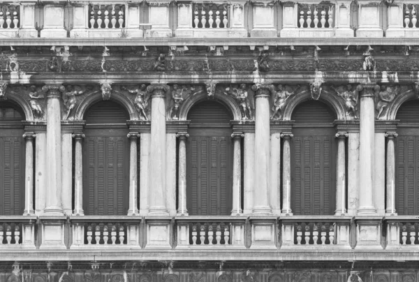 Detail van de historische architectuur in Venetië, Italië — Stockfoto