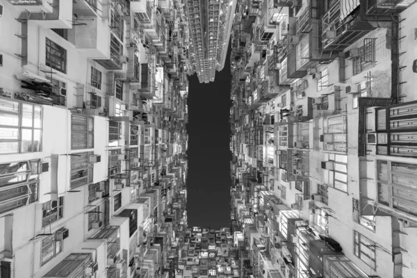 Antiguo edificio de apartamentos en Hong Kong — Foto de Stock