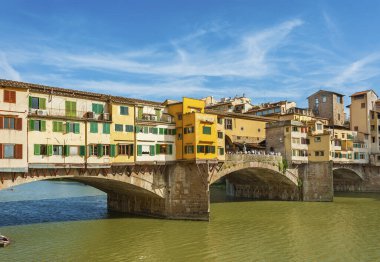 Ponte Vecchio - Floransa, Toskana, İtalya merkezinde köprü pazarı