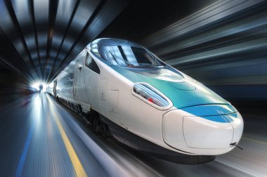 Süper hızlı tren hareket halinde.